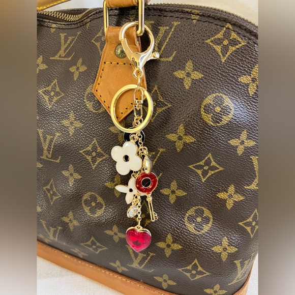 Gold-tone keychain bag charm floral design and key accents - Picture 6 of 9